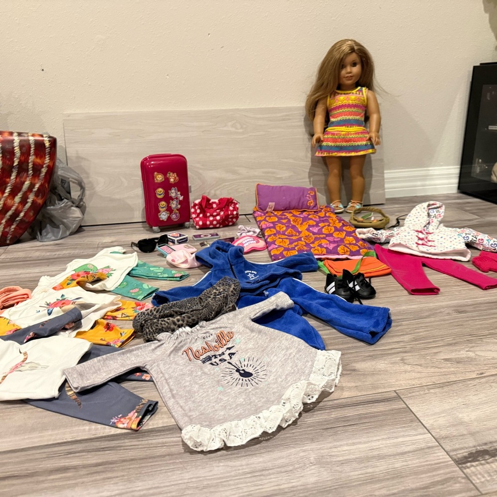 American Girl Doll Lea
Clark 2016 Girl of the Year
18" plus extras